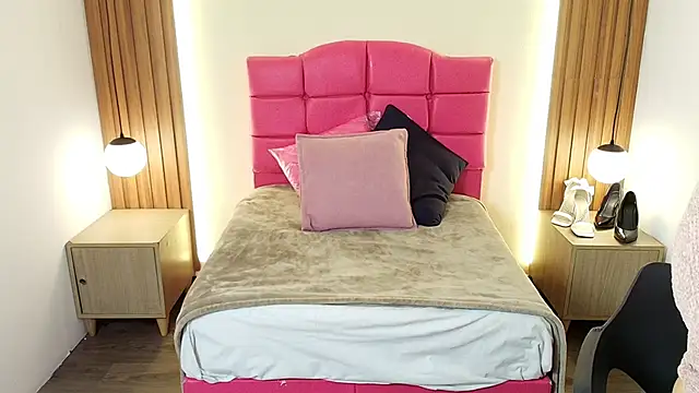 IvonneRoss  online show from 16, 2, 2026