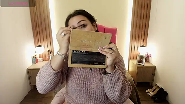 IvonneRoss  online show from 13, 4, 2026