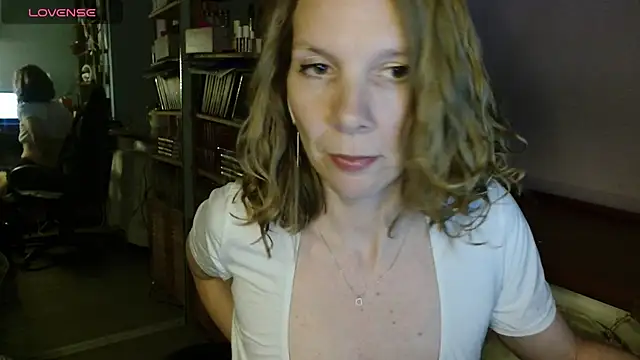 Daisy Lovely online show from 22, 5, 2026
