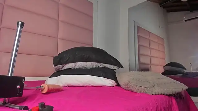 Catalinna 03 online show from 6, 3, 2026