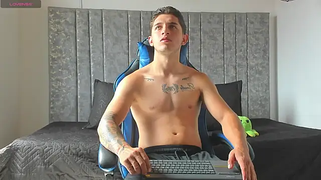 Snapshot of Calvin_Hunter chatting on 17, 7, 2026 Calvin Hunter online show from 17, 7, 2026