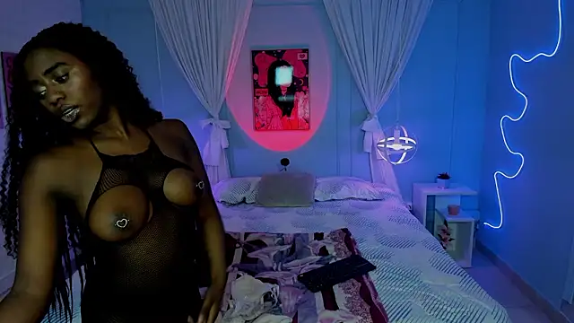 Snapshot of naomi_campell chatting on 5, 2, 2026 naomi campell online show from 5, 2, 2026