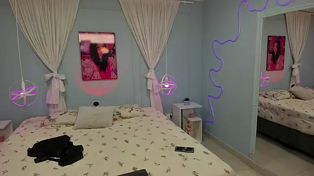 Snapshot of naomi_campell chatting on 9, 2, 2026 naomi campell online show from 9, 2, 2026