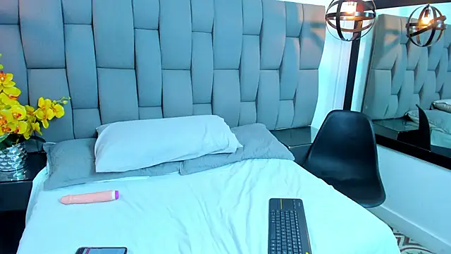 Chloekey online show from 6, 3, 2026