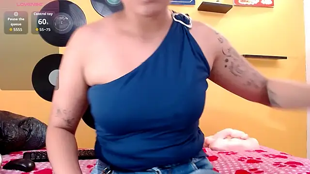 Snapshot of juliette18rose chatting on 17, 6, 2026 juliette18rose online show from 17, 6, 2026