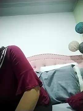 Snapshot of RosseLaure chatting on 4, 2, 2026 RosseLaure online show from 4, 2, 2026