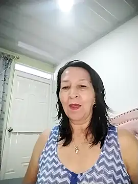 Snapshot of RosseLaure chatting on 5, 7, 2026 RosseLaure online show from 5, 7, 2026