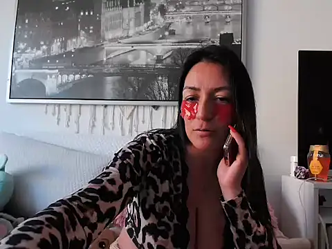 Snapshot of Yulian_Milf chatting on 4, 2, 2026 Yulian Milf online show from 4, 2, 2026