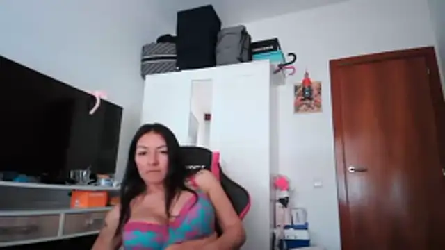 Snapshot of Yulian_Milf chatting on 11, 2, 2026 Yulian Milf online show from 11, 2, 2026