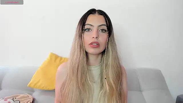 Fernanda aaaa online show from 5, 4, 2026