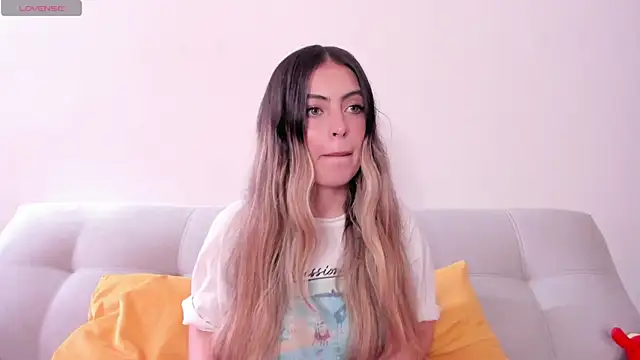 Snapshot of Fernanda_aaaa chatting on 9, 7, 2026 Fernanda aaaa online show from 9, 7, 2026