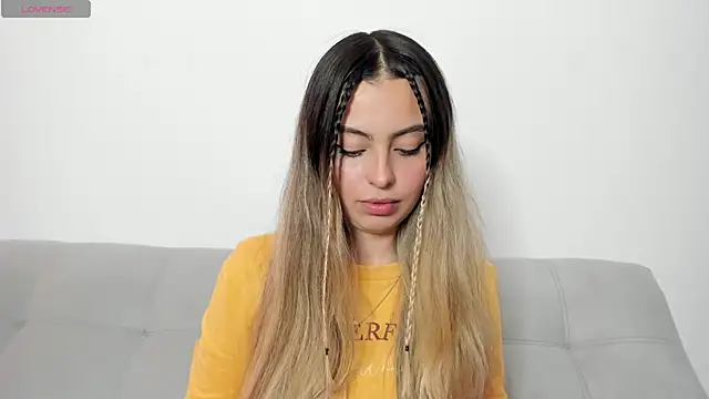 Snapshot of Fernanda_aaaa chatting on 13, 5, 2026 Fernanda aaaa online show from 13, 5, 2026