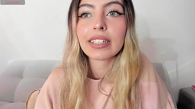 Fernanda aaaa online show from 4, 4, 2026