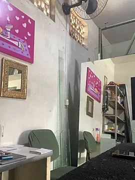 Snapshot of chatting on 8, 4, 2026 online show from 8, 4, 2026