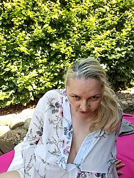 MaskedQueen77 online show from 12, 7, 2026