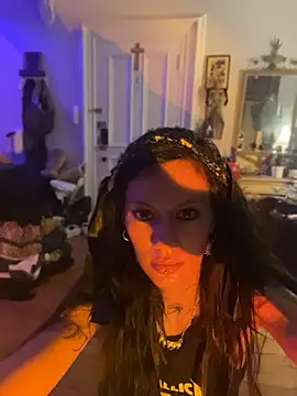 Snapshot of luxxlola chatting on 5, 7, 2026 luxxlola online show from 5, 7, 2026