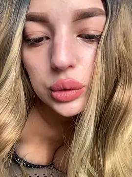 Snapshot of SashaPri chatting on 9, 2, 2026 SashaPri online show from 9, 2, 2026