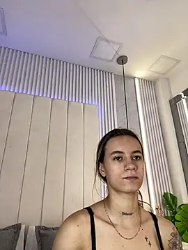 JuliaColemann online show from 16, 4, 2026