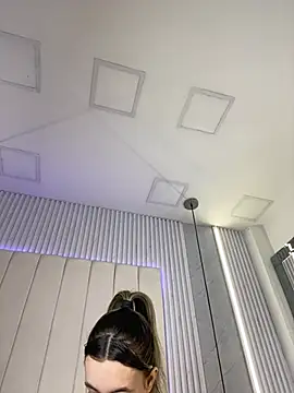 JuliaColemann online show from 25, 3, 2026