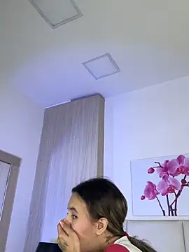 JuliaColemann online show from 11, 6, 2026