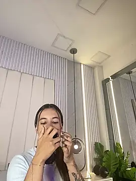 JuliaColemann online show from 20, 5, 2026