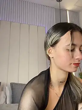 JuliaColemann online show from 31, 3, 2026