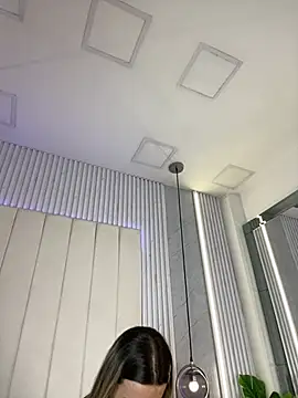 JuliaColemann online show from 10, 4, 2026