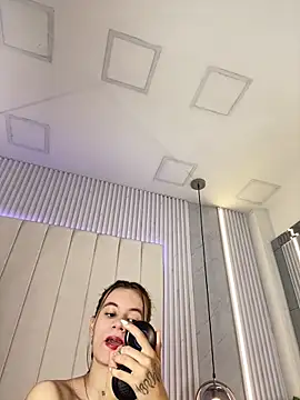 JuliaColemann online show from 12, 3, 2026