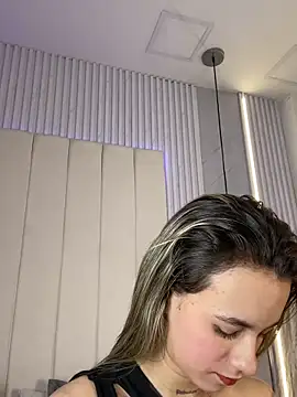 JuliaColemann online show from 2, 4, 2026