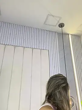JuliaColemann online show from 13, 5, 2026