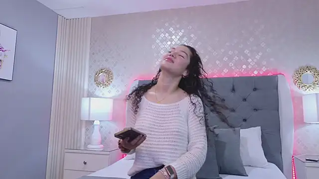 Snapshot of RoxanaAngel chatting on 14, 2, 2026 RoxanaAngel online show from 14, 2, 2026