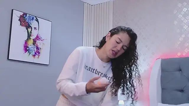 Snapshot of RoxanaAngel chatting on 12, 2, 2026 RoxanaAngel online show from 12, 2, 2026