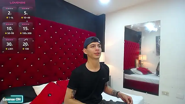 Logan Woods online show from 3, 2, 2026