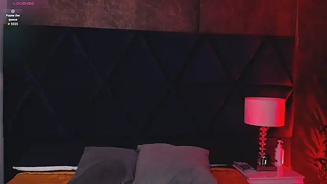 Logan Woods online show from 4, 3, 2026