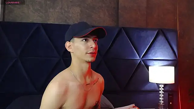 Logan Woods online show from 28, 2, 2026