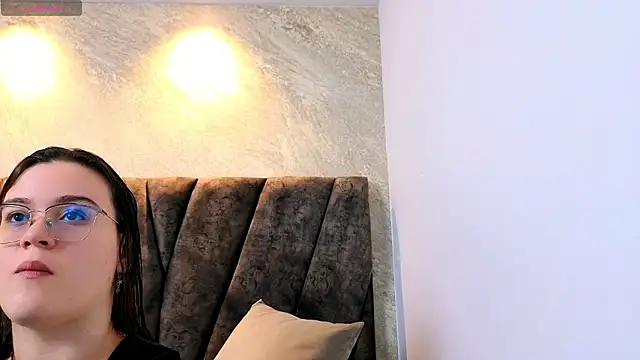 zoe hugeboobs online show from 25, 2, 2026