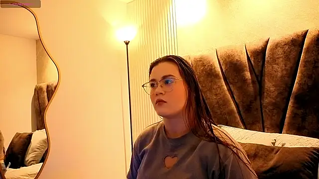 zoe hugeboobs online show from 5, 2, 2026