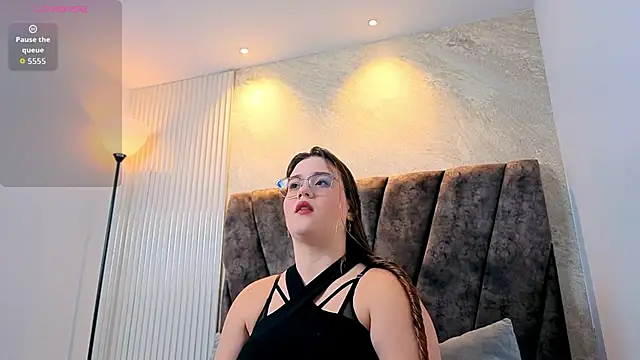 zoe hugeboobs online show from 11, 2, 2026