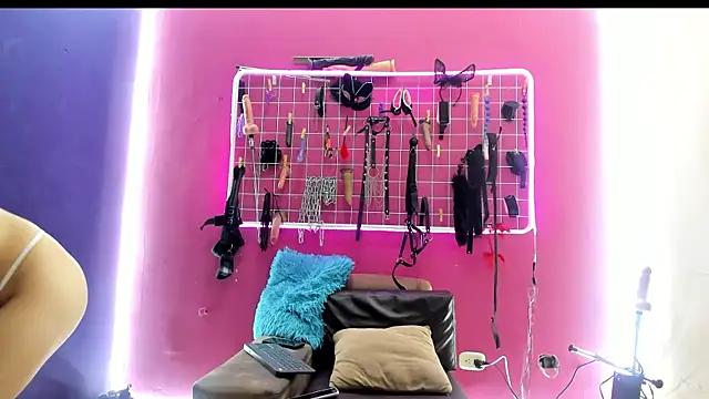 Slave Melany bdsm online show from 15, 5, 2026