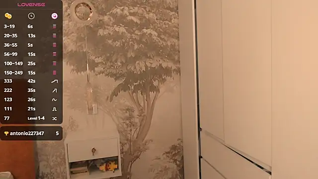 Hiaru Cutie online show from 1, 12, 2025