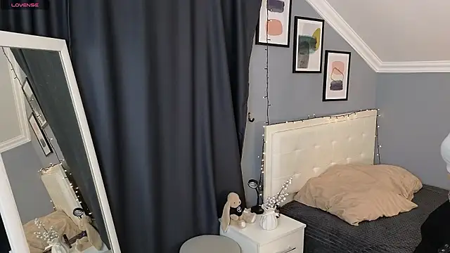 Naomi Demio online show from 27, 3, 2026