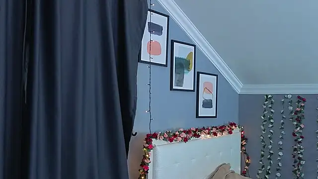 Naomi Demio online show from 3, 5, 2026