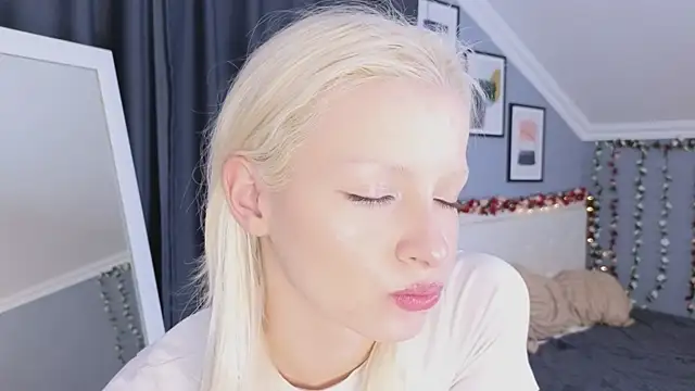 Naomi Demio online show from 11, 4, 2026