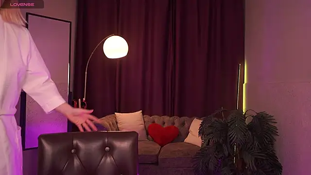 AmeliaWeells online show from 24, 4, 2026
