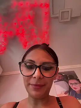 HiddendesireXO01 online show from 3, 6, 2026
