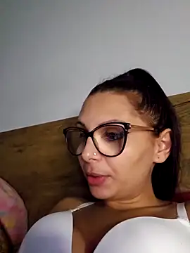 Snapshot of HiddendesireXO01 chatting on 17, 2, 2026 HiddendesireXO01 online show from 17, 2, 2026