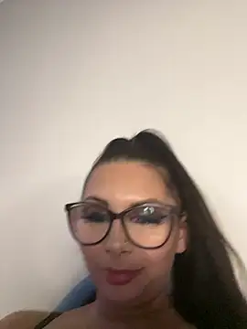 Snapshot of HiddendesireXO01 chatting on 16, 2, 2026 HiddendesireXO01 online show from 16, 2, 2026