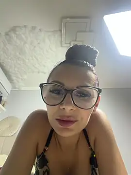 HiddendesireXO01 online show from 14, 7, 2026