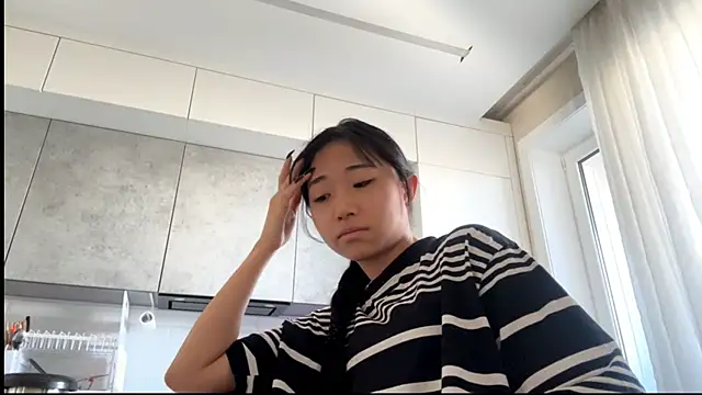 SweetMiaXO online show from 9, 4, 2026