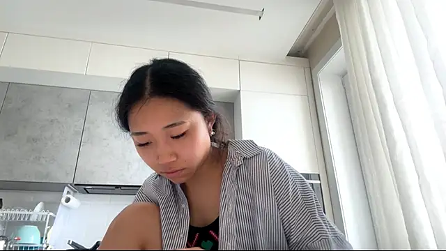 SweetMiaXO online show from 16, 3, 2026